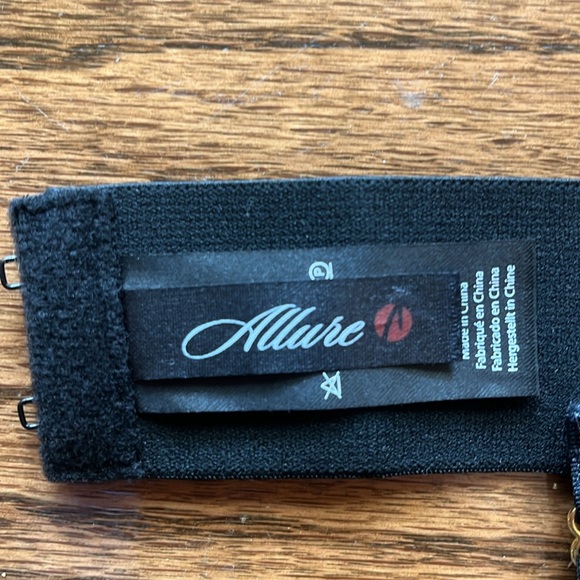 Allure Black Lace Bra - Picture 6 of 7